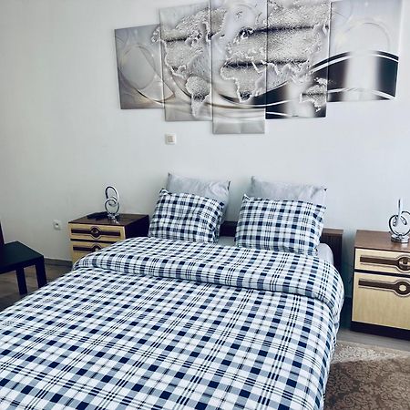 Chambre Et Sdd Privees Dans Une Maison Partagee Avec Des Residents 蒙斯 外观 照片