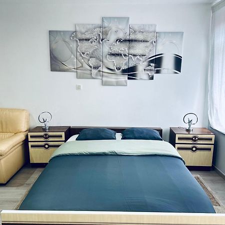 Chambre Et Sdd Privees Dans Une Maison Partagee Avec Des Residents 蒙斯 外观 照片