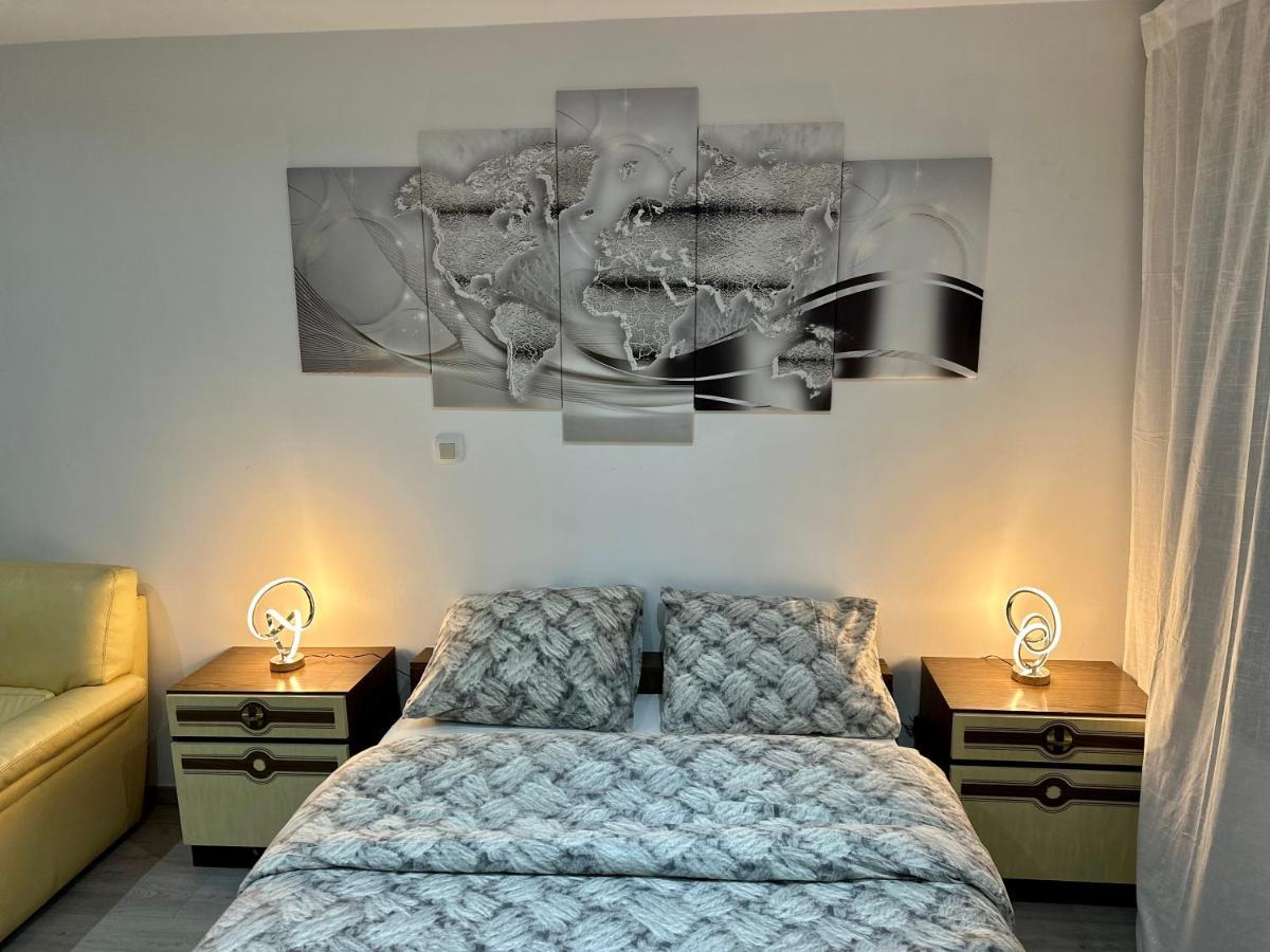 Chambre Et Sdd Privees Dans Une Maison Partagee Avec Des Residents 蒙斯 外观 照片