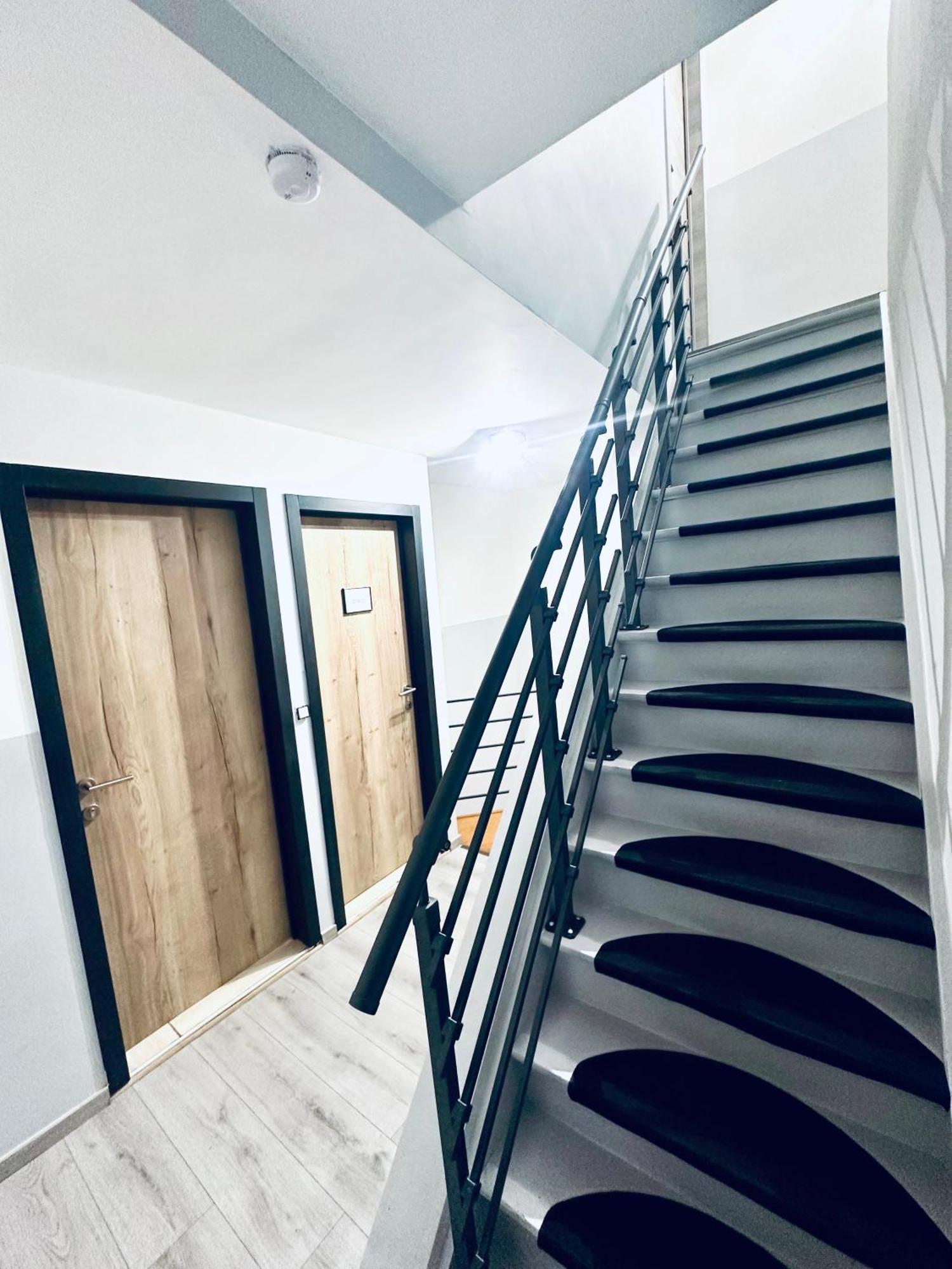 Chambre Et Sdd Privees Dans Une Maison Partagee Avec Des Residents 蒙斯 外观 照片