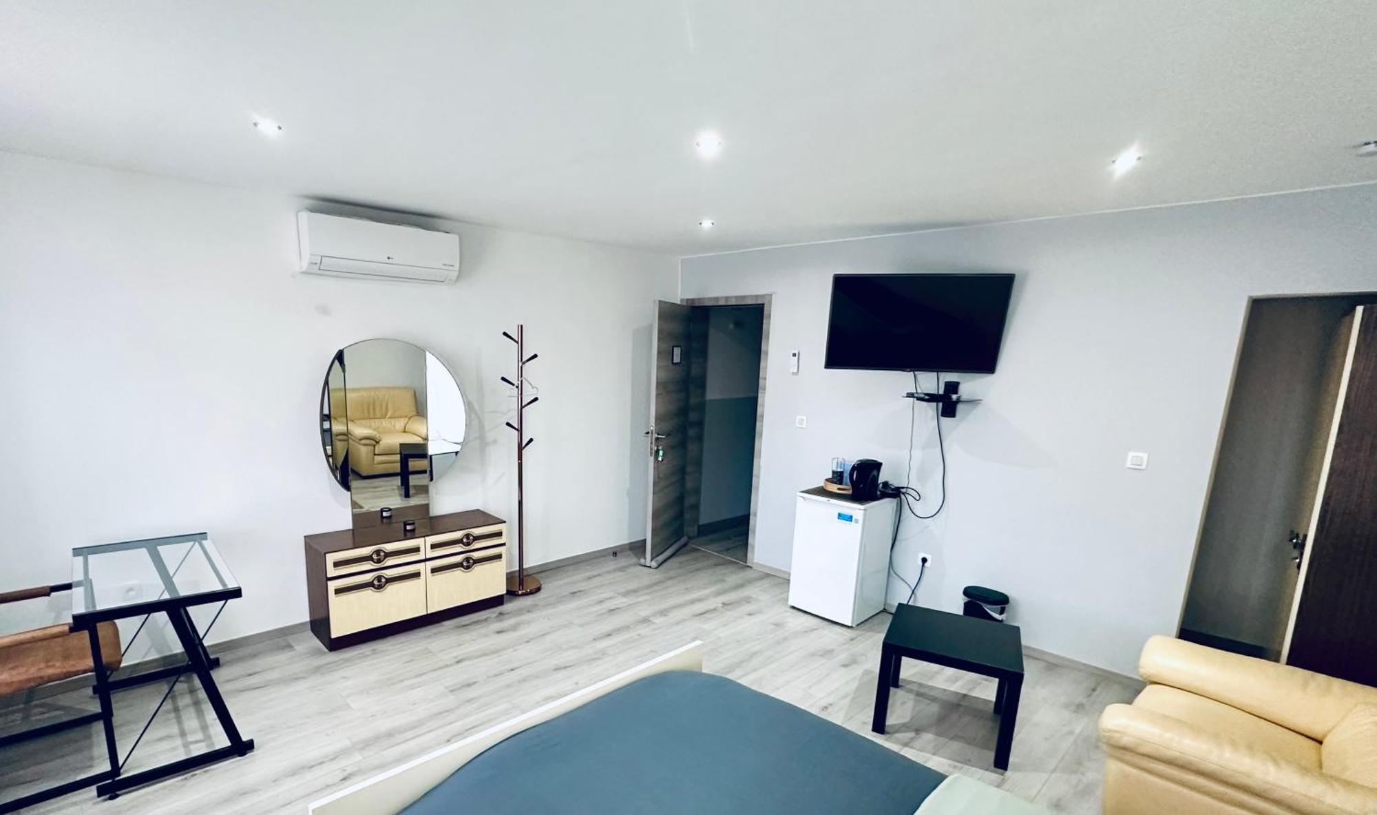 Chambre Et Sdd Privees Dans Une Maison Partagee Avec Des Residents 蒙斯 外观 照片